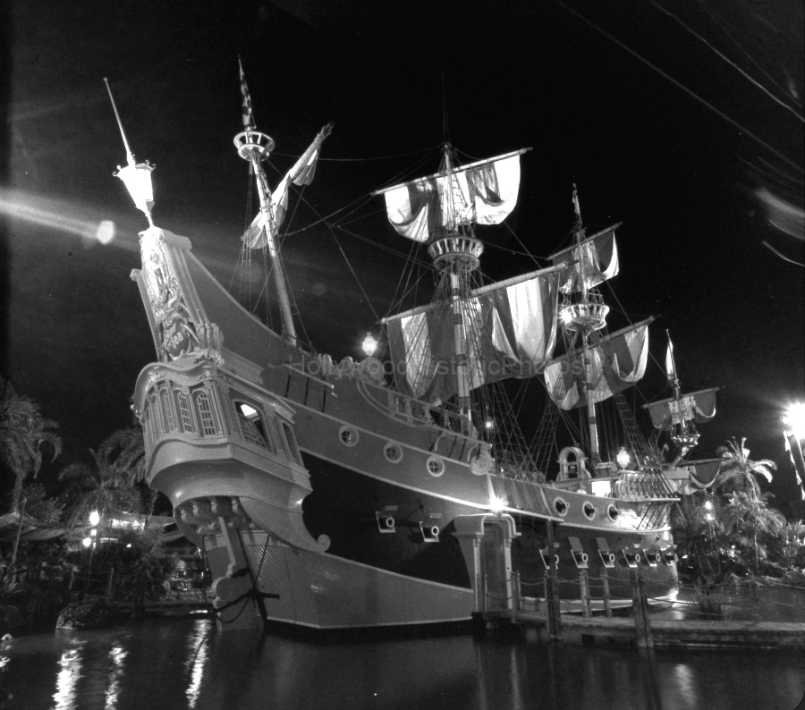 Disneyland 1957 Pirates 2.jpg